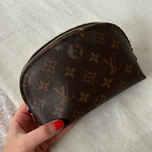 Louis Vuitton Make up Pouch - Picture 5 of 6